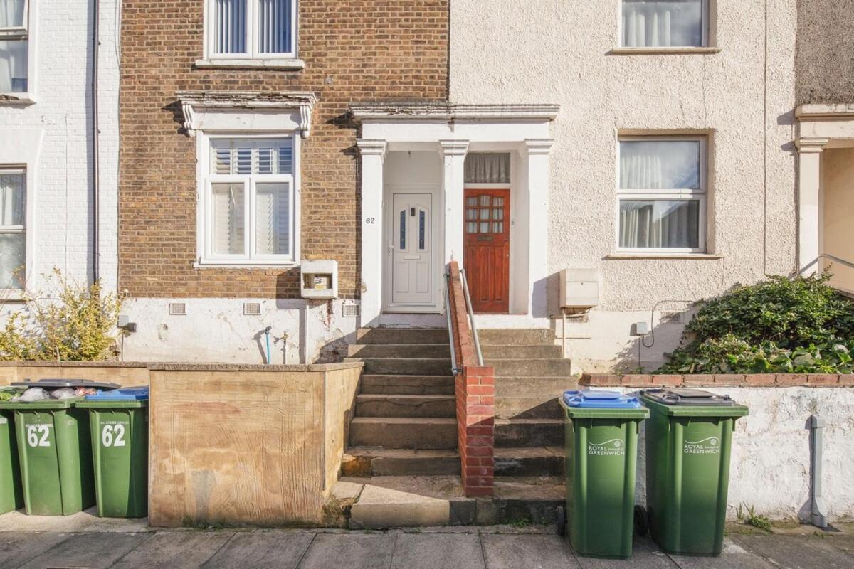 Spacious 3 Bedroom Home With Ps5 And Pool Table Near O2 Arena Canary Wharf And Elizabeth Line To Central لندن المظهر الخارجي الصورة