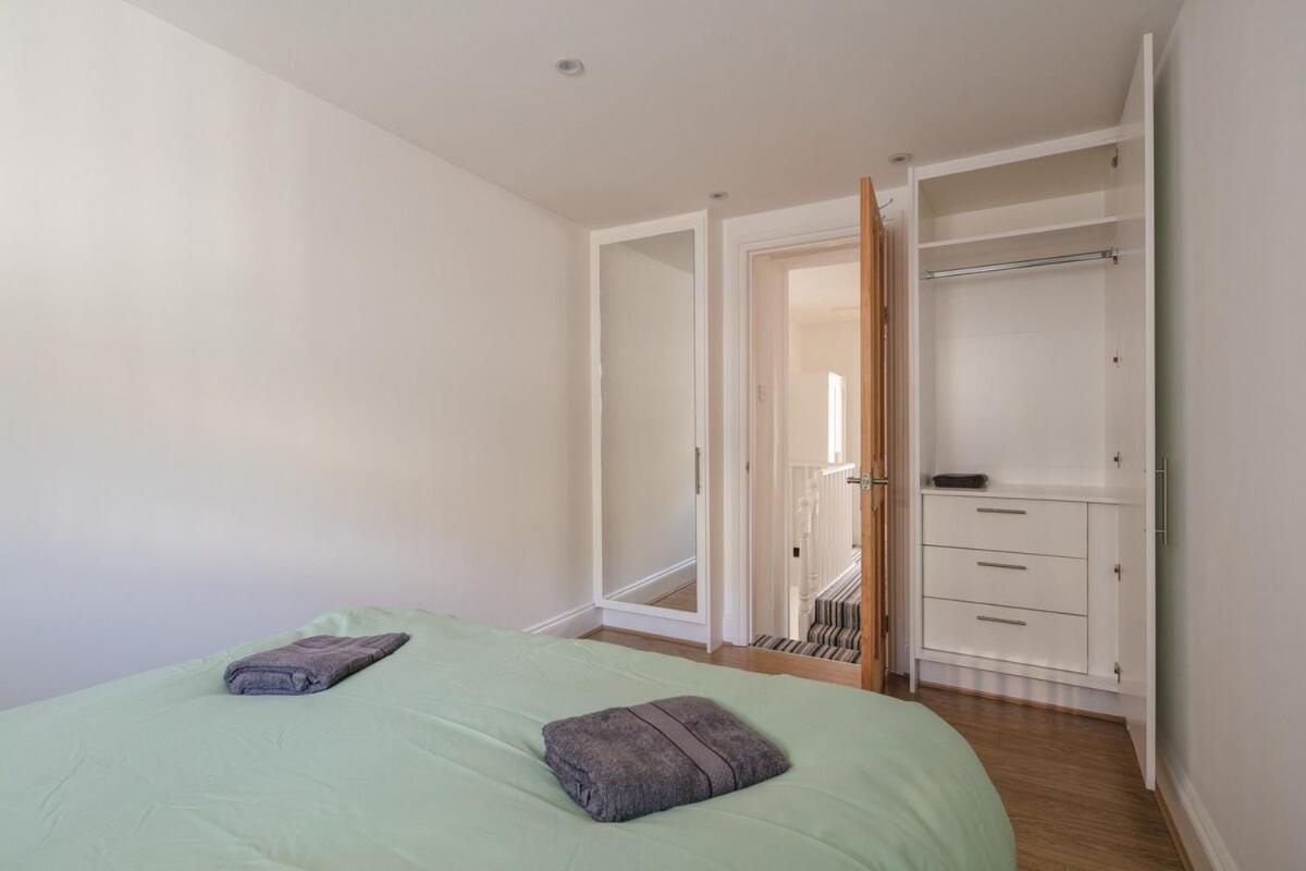 Spacious 3 Bedroom Home With Ps5 And Pool Table Near O2 Arena Canary Wharf And Elizabeth Line To Central لندن المظهر الخارجي الصورة