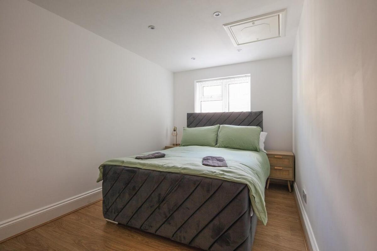 Spacious 3 Bedroom Home With Ps5 And Pool Table Near O2 Arena Canary Wharf And Elizabeth Line To Central لندن المظهر الخارجي الصورة