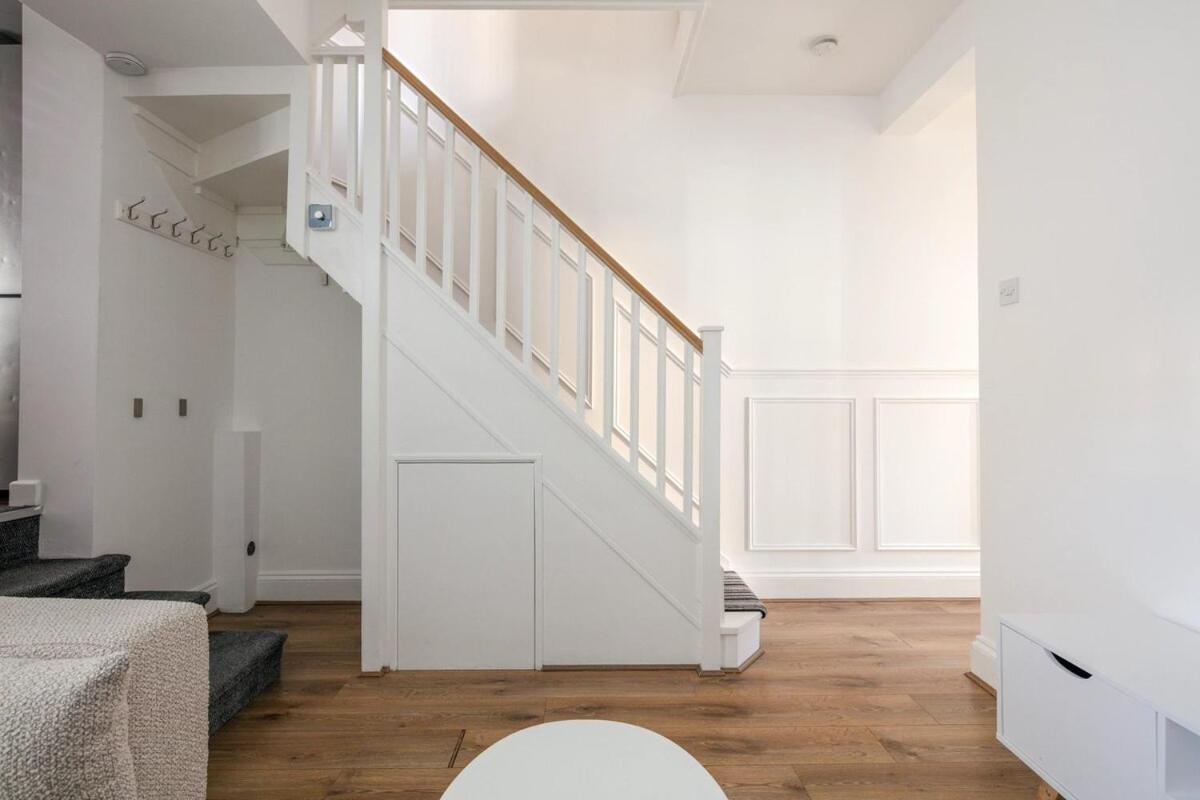 Spacious 3 Bedroom Home With Ps5 And Pool Table Near O2 Arena Canary Wharf And Elizabeth Line To Central لندن المظهر الخارجي الصورة