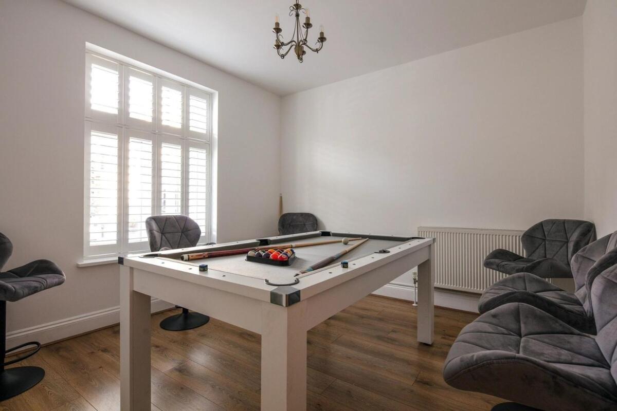 Spacious 3 Bedroom Home With Ps5 And Pool Table Near O2 Arena Canary Wharf And Elizabeth Line To Central لندن المظهر الخارجي الصورة