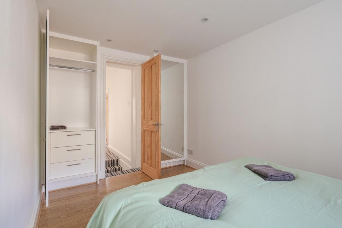 Spacious 3 Bedroom Home With Ps5 And Pool Table Near O2 Arena Canary Wharf And Elizabeth Line To Central لندن المظهر الخارجي الصورة
