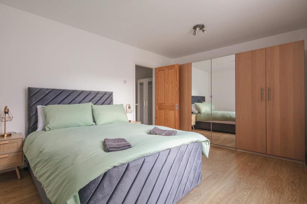 Spacious 3 Bedroom Home With Ps5 And Pool Table Near O2 Arena Canary Wharf And Elizabeth Line To Central لندن المظهر الخارجي الصورة