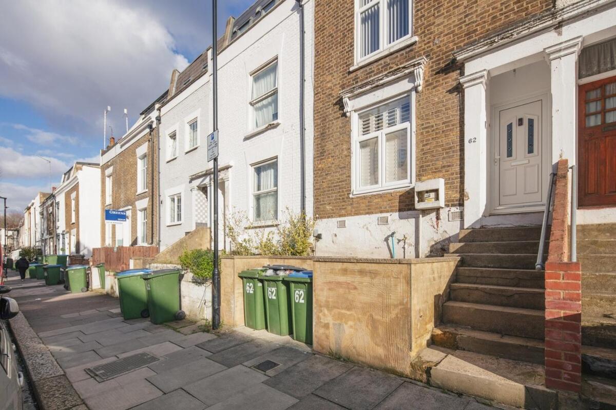 Spacious 3 Bedroom Home With Ps5 And Pool Table Near O2 Arena Canary Wharf And Elizabeth Line To Central لندن المظهر الخارجي الصورة