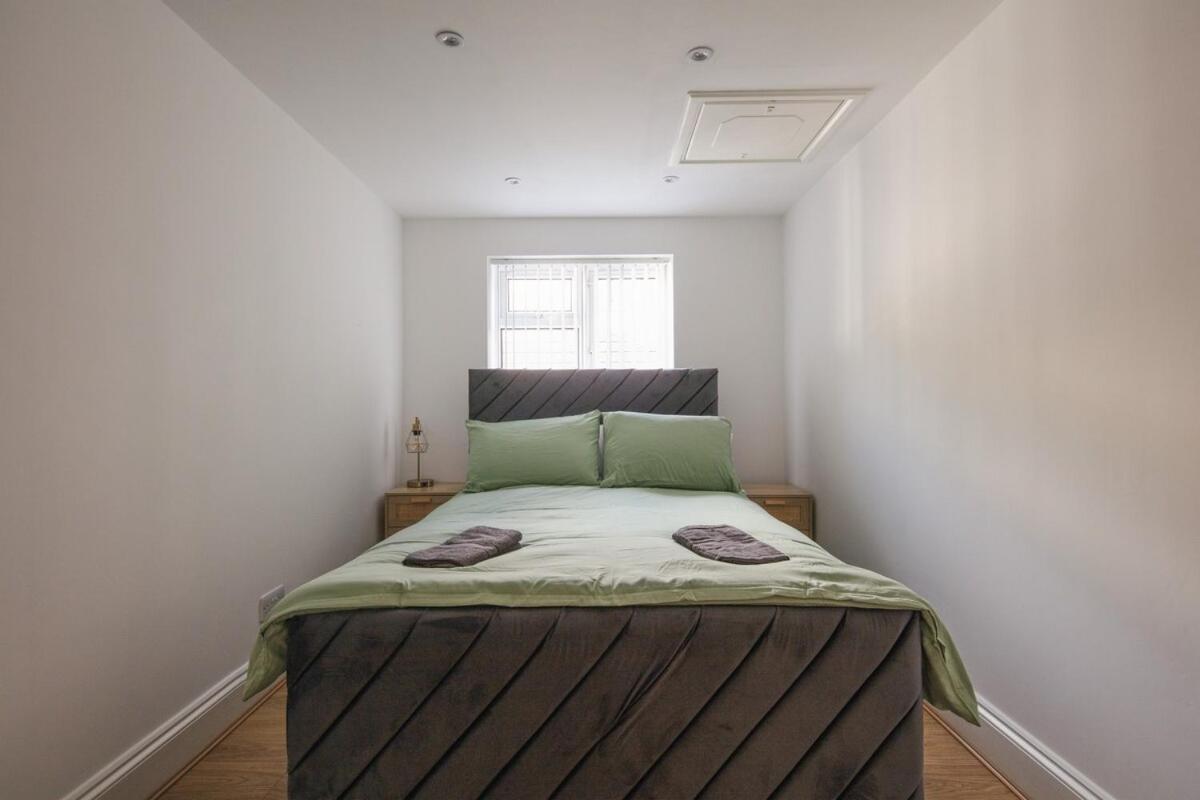 Spacious 3 Bedroom Home With Ps5 And Pool Table Near O2 Arena Canary Wharf And Elizabeth Line To Central لندن المظهر الخارجي الصورة
