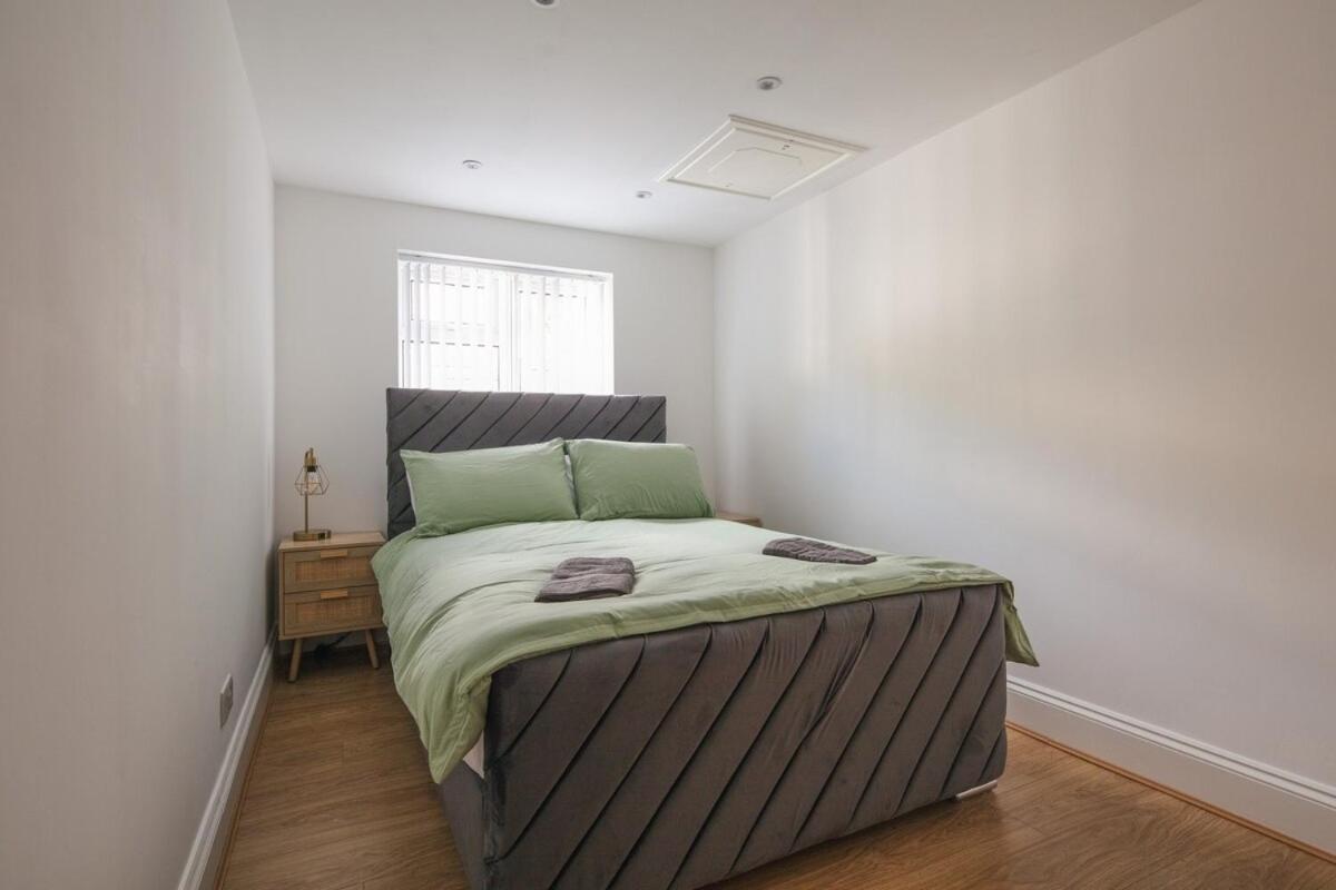 Spacious 3 Bedroom Home With Ps5 And Pool Table Near O2 Arena Canary Wharf And Elizabeth Line To Central لندن المظهر الخارجي الصورة