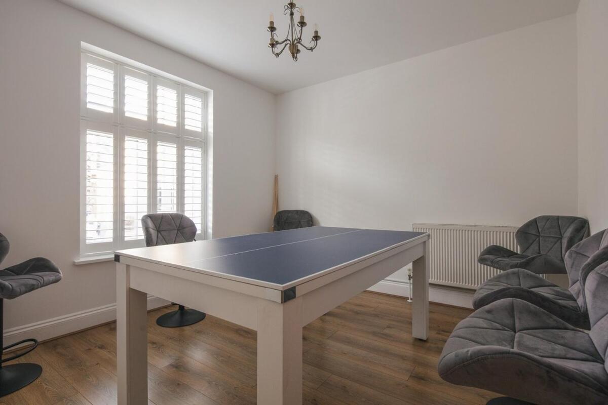 Spacious 3 Bedroom Home With Ps5 And Pool Table Near O2 Arena Canary Wharf And Elizabeth Line To Central لندن المظهر الخارجي الصورة